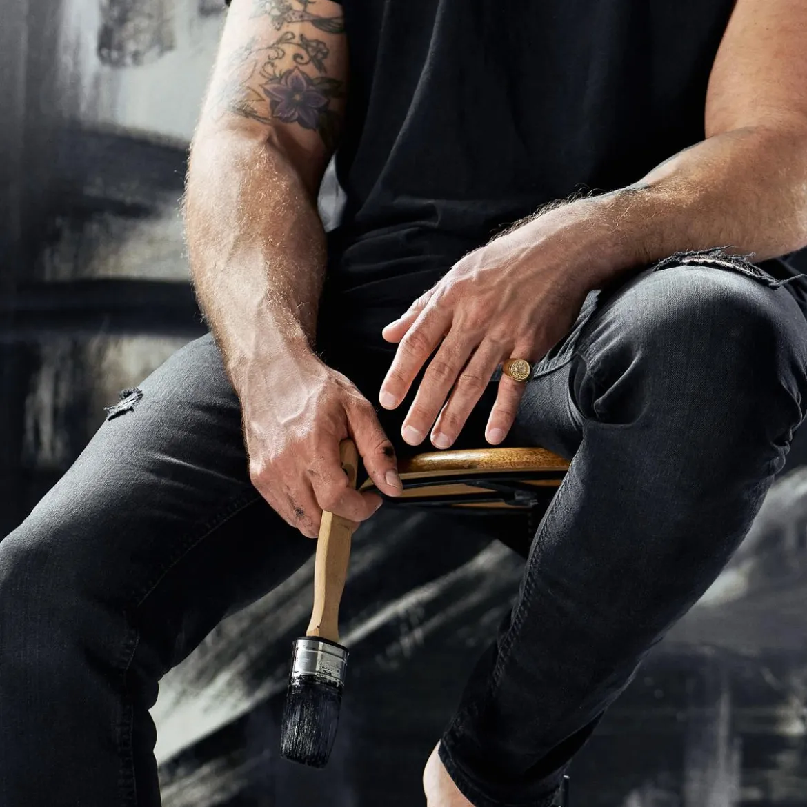 Aras | Złocisty sygnet na mały palec ze stali nierdzewnej z motywem groszówki z krukiem
