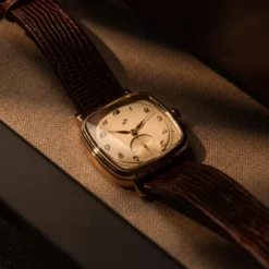AV86 | 1954 Amalfi Mechaniczny zegarek w złotym kolorze z kremową tarczą