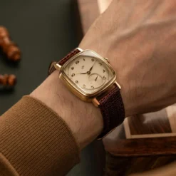 AV86 | 1954 Amalfi Mechaniczny zegarek w złotym kolorze z kremową tarczą