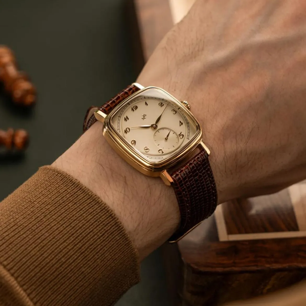 AV86 | 1954 Amalfi Mechaniczny zegarek w złotym kolorze z kremową tarczą