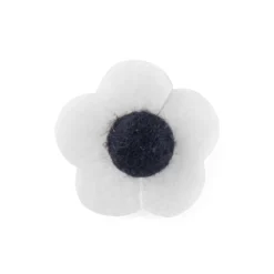 Biało-granatowa szpilka do klapy w kształcie kwiatu
