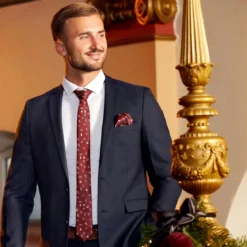 Burgundowo-biały bożonarodzeniowy krawat