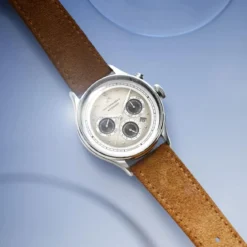 1564 Chronodate Automatic | Stal chirurgiczna i złamana biel