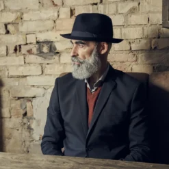 Ciemnogranatowy kapelusz fedora z surowymi krawędziami Filippo Moda