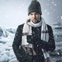 Ciemnoszara czapka beanie z wełny z recyklingu z mankietem