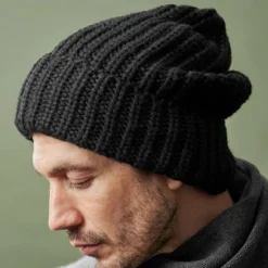 Czarna masywna dzianinowa czapka beanie Fee Montagna