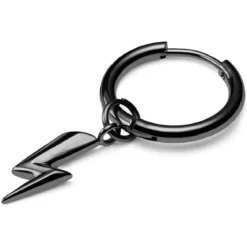 Czarny stalowy kolczyk z zawieszką w kształcie błyskawicy