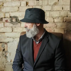 Czarny wodoszczelny kapelusz Bucket Hat Gino Moda