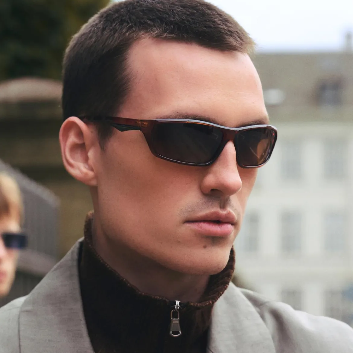 Eleganckie brązowe polaryzacyjne okulary przeciwsłoneczne
