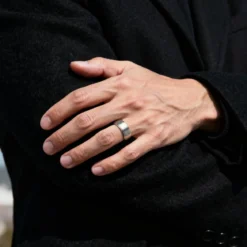 Enthumema | 8 mm szczotkowany srebrzysty pierścionek antystresowy fidget ze staIi nierdzewnej