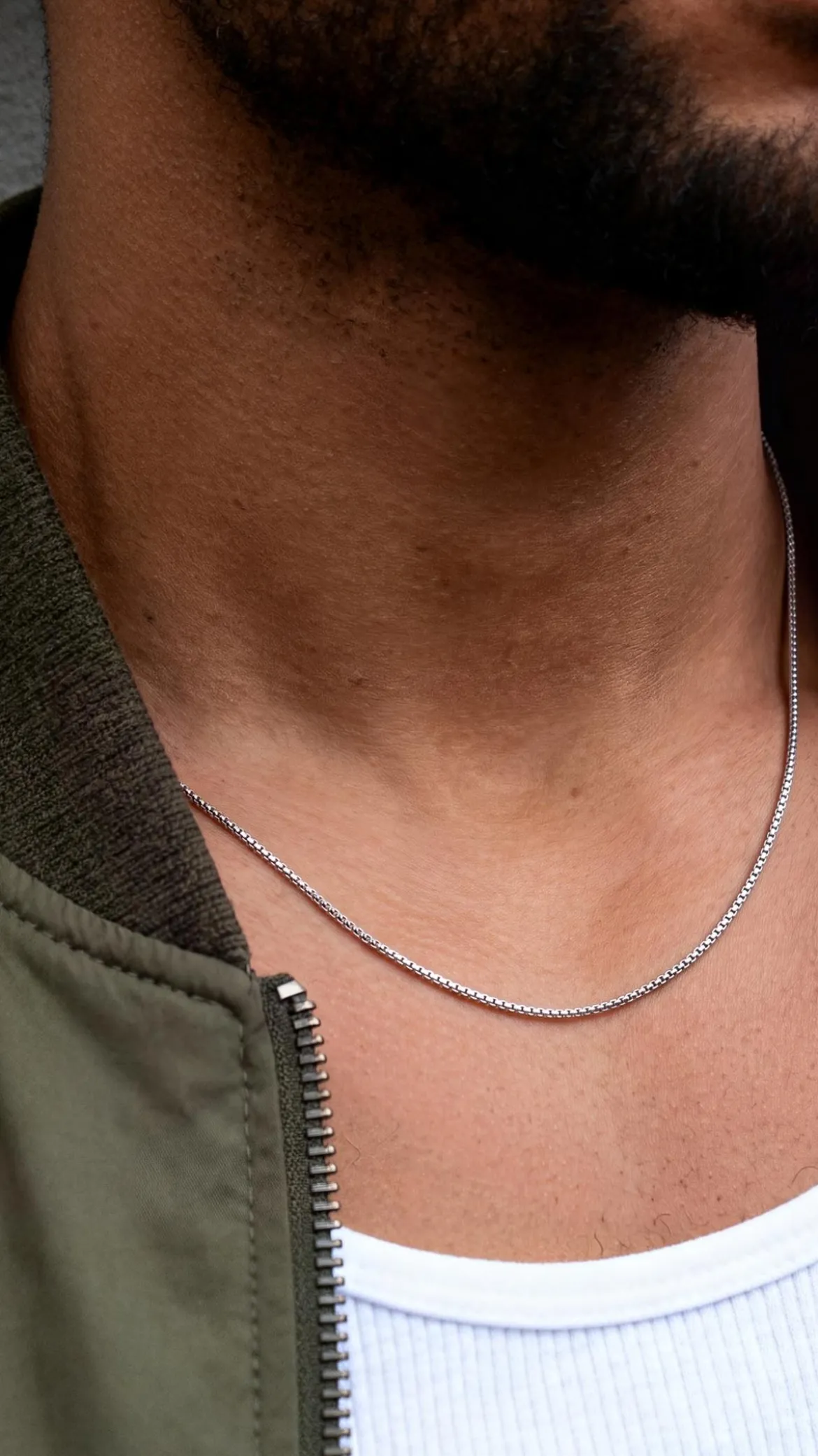 Essentials | 1 mm srebrzysty naszyjnik kostka zakrzywiona