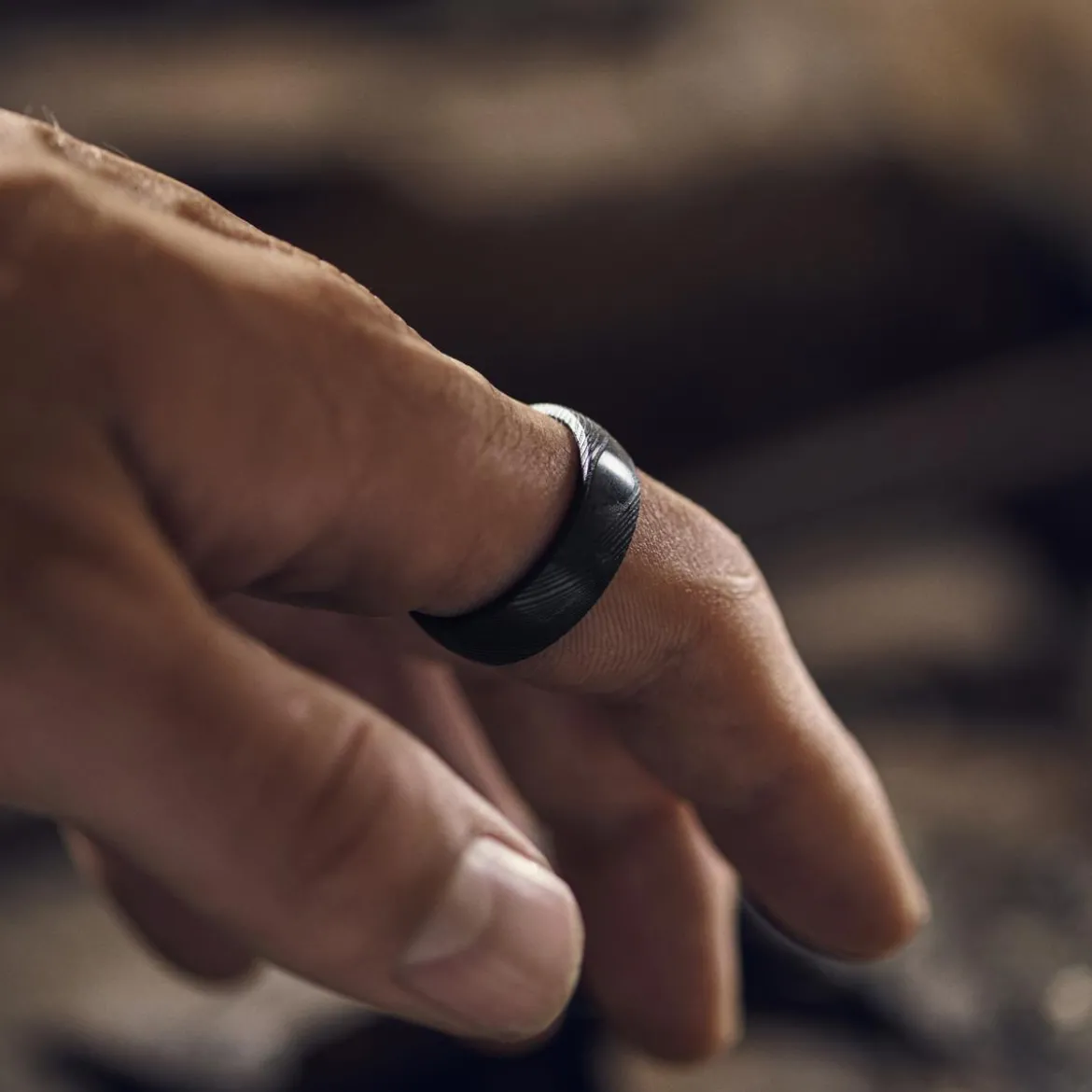 Fortis | 7 mm czarna obrączka dworska ze stali damasceńskiej