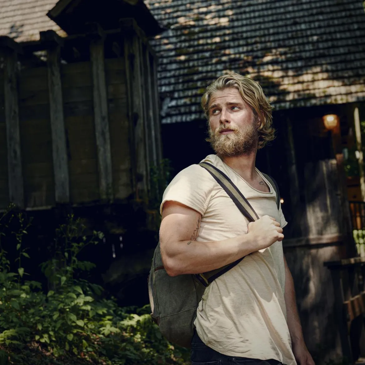 Fortis | 7 mm srebrzysty pierścionek ze stali damasceńskiej z inkrustacją z tygrysiego oka