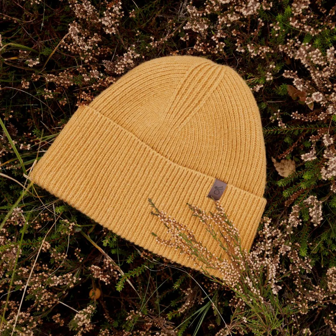 Hiems | Bursztynowo-pomarańczowa czapka beanie z wełny z recyklingu z mankietem