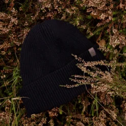 Hiems | Czarna czapka beanie z wełny z recyklingu z mankietem
