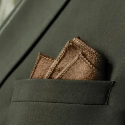 Jasnobrązowa ręcznie wykonana wełniana poszetka