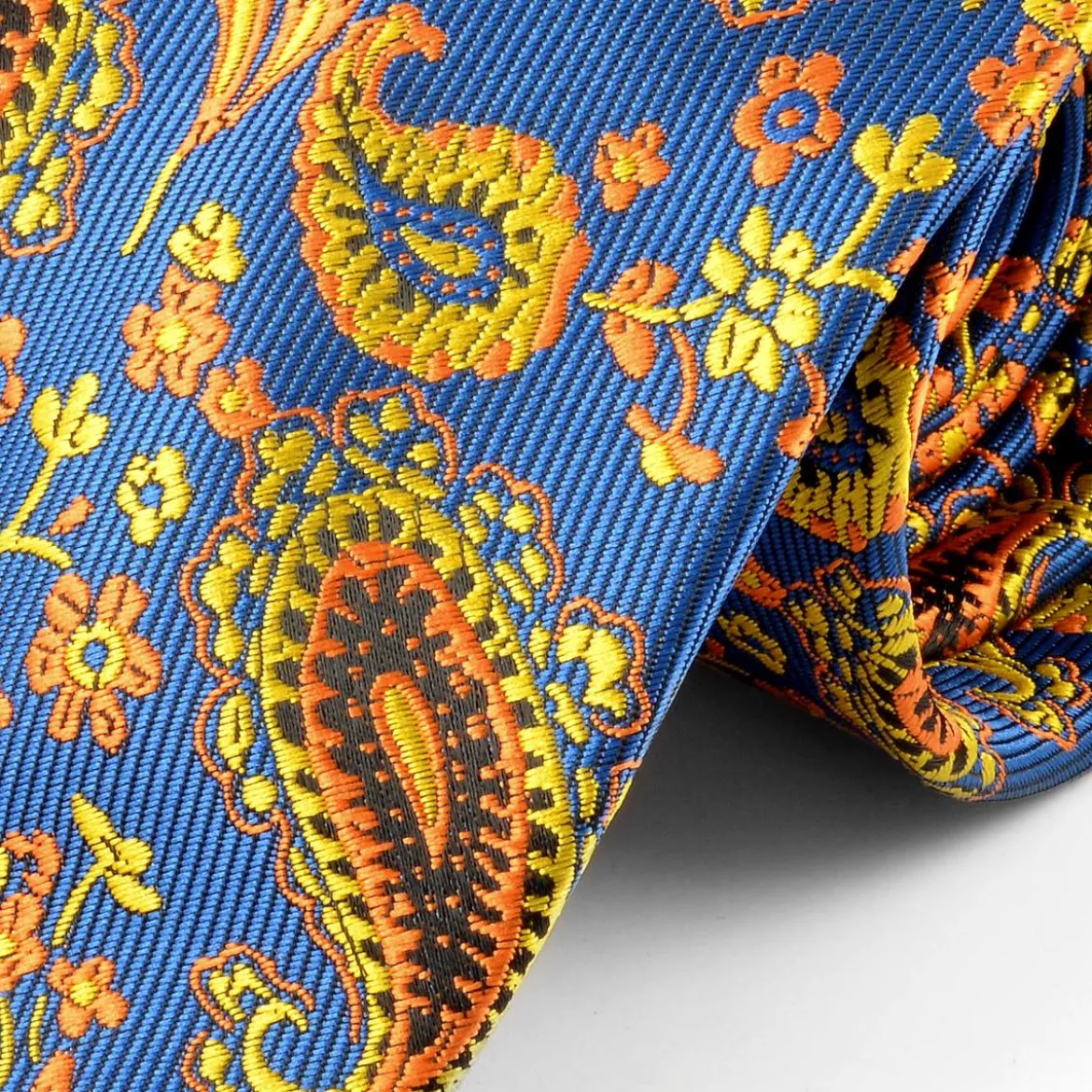 Jedwabny krawat w pomarańczowy wzór paisley