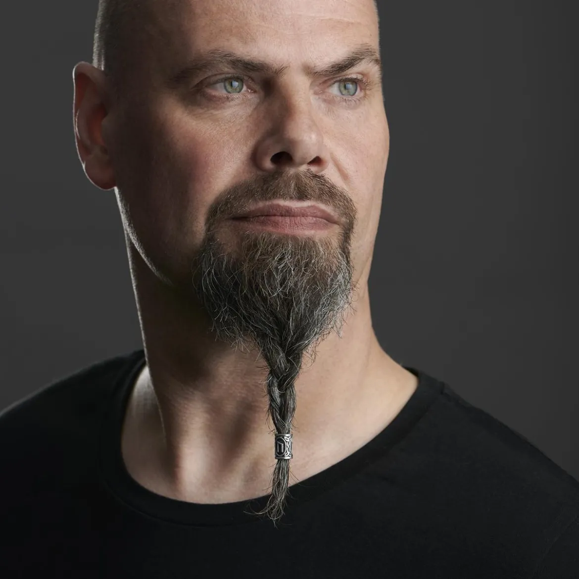 Koralik do brody z runą wikingów