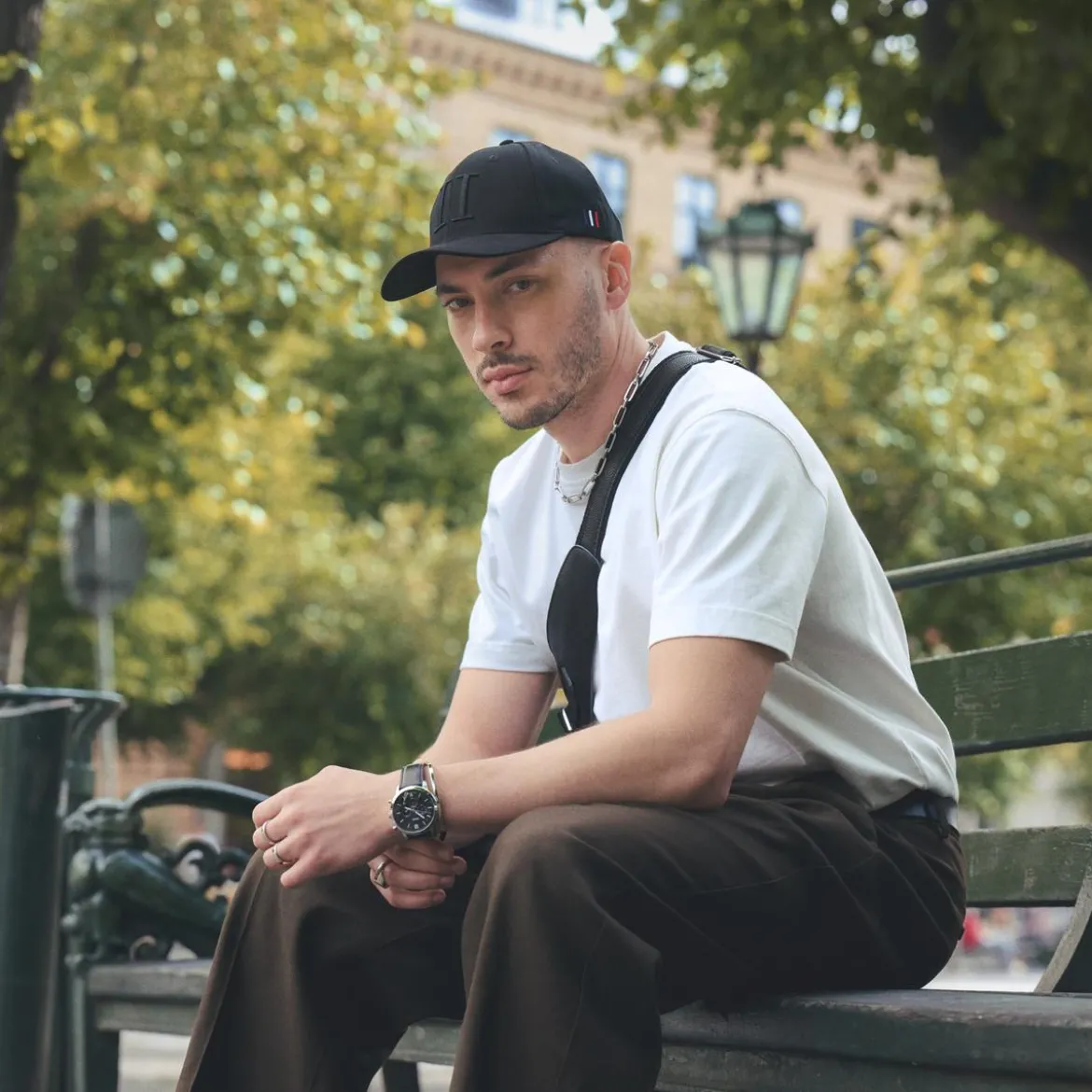 Les Deux | Całkowicie czarna czapka z daszkiem Baseball Cap Suede II