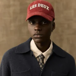 Les Deux | Ceglastoczerwona czapka z daszkiem Dad Cap z logo