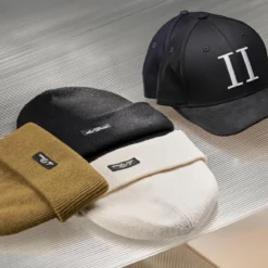 Les Deux | Jasnobrązowa czapka beanie Wayne z logo