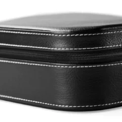 Małe czarne etui ze sztucznej skóry na okulary i biżuterię