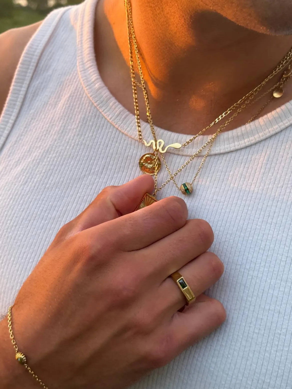 Mediterranean | 14K pozłacany sygnet z zieloną cyrkonią
