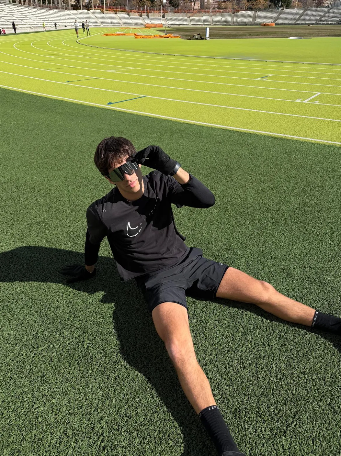 Momentum | Czarno-szare sportowe okulary przeciwsłoneczne wraparound