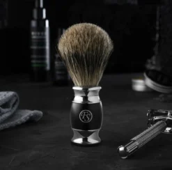 Nowoczesny czarny pędzel do golenia Pure Badger