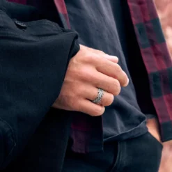 Obelius | Pierścień Vintage w Srebrnym Tonie z Wieńcem Laurowym