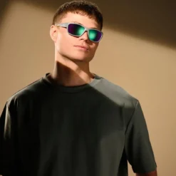 Polaryzowane szare sportowe okulary przeciwsłoneczne z niebieskimi i zielonymi soczewkami