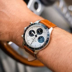 1960 Racing Chronograph | Stal chirurgiczna, złamana biel i czarny