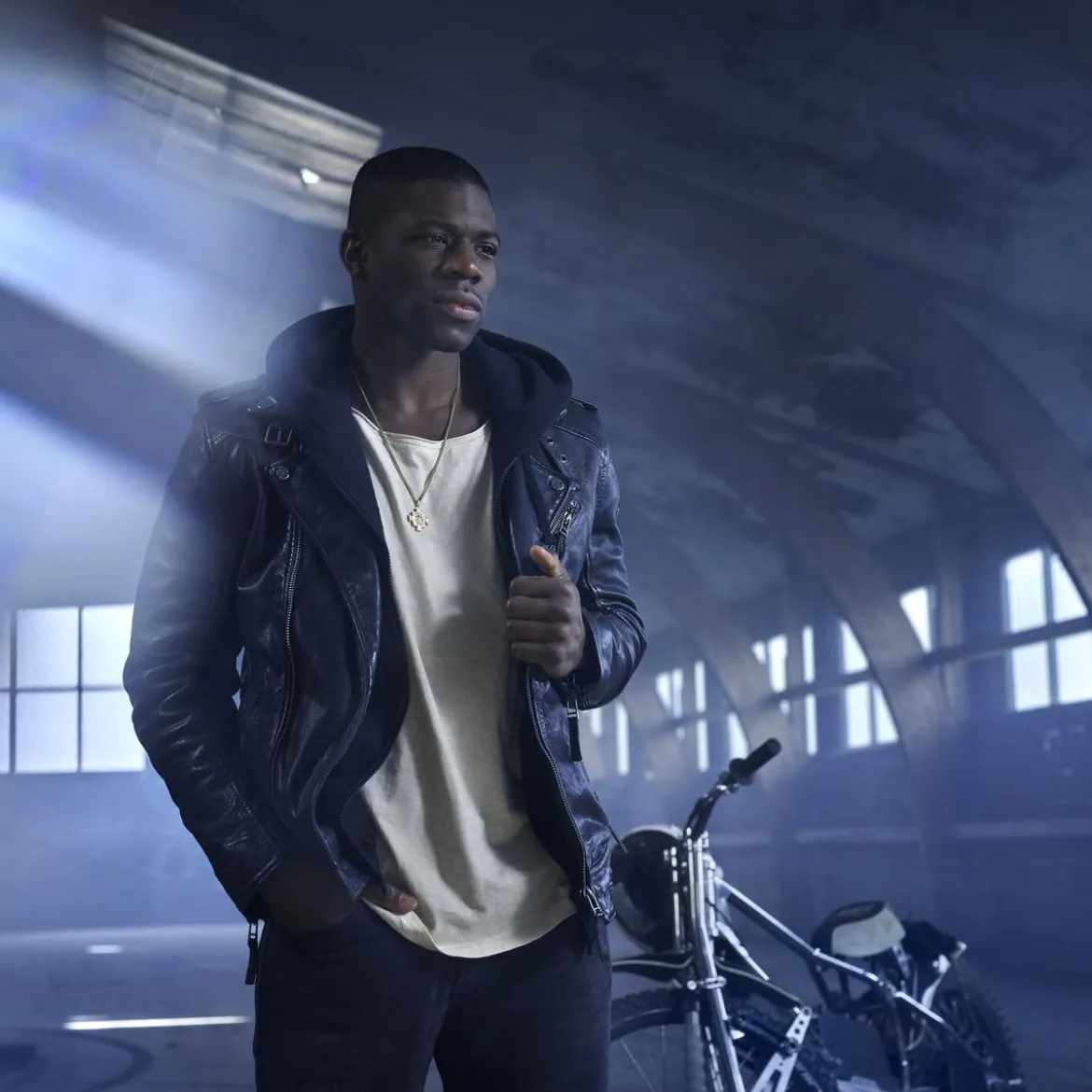 Sanctus | Złocisty naszyjnik vintage z krzyżem św. Benedykta