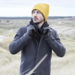 Żółta masywna dzianinowa czapka beanie Fee Montagna