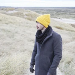 Żółta masywna dzianinowa czapka beanie Fee Montagna