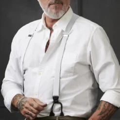 Wąskie białe szelki na guziki