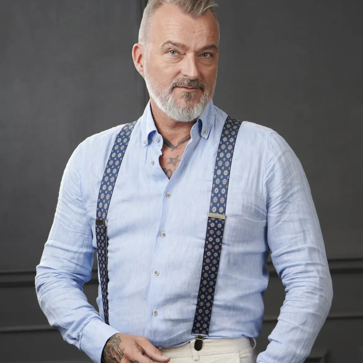 Wzorzyste szelki w rozety