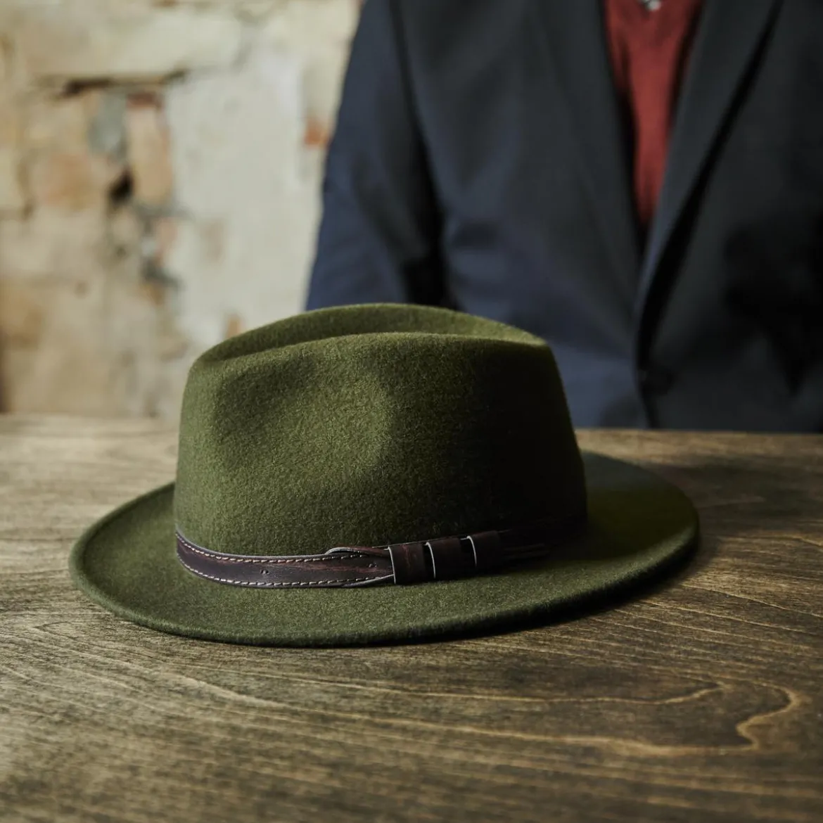 Zielony kapelusz fedora z płaskim rondem Flavio Moda
